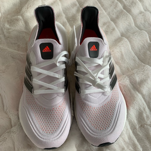 Brand New Adidas UltraBOOST Light Running Shoes👟👟👟👟🥰🥰🥰 - Picture 2 of 14